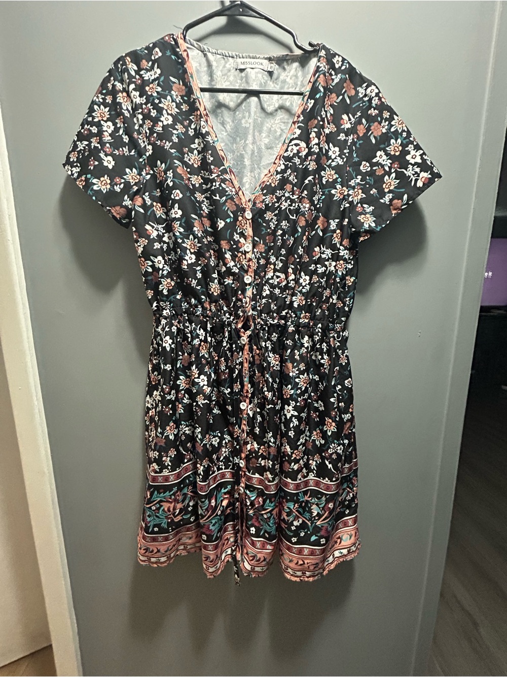 MISSLOOK Black Floral Midi Dress with Coral Accents